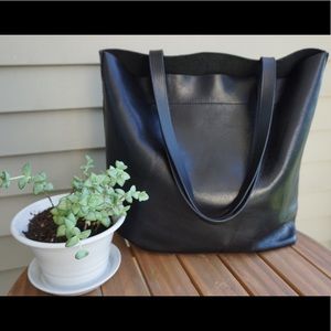 Madewell medium transport tote in black leather